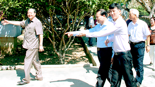 PHÓ THỦ TƯỚNG đến tận nhà thăm mô hình kinh doanh