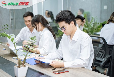 Văn phòng làm việc quảng cáo siêu tốc 7