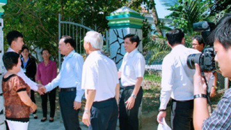 PHÓ THỦ TƯỚNG đến Tận Nhà thăm quan mô hình kinh doanh