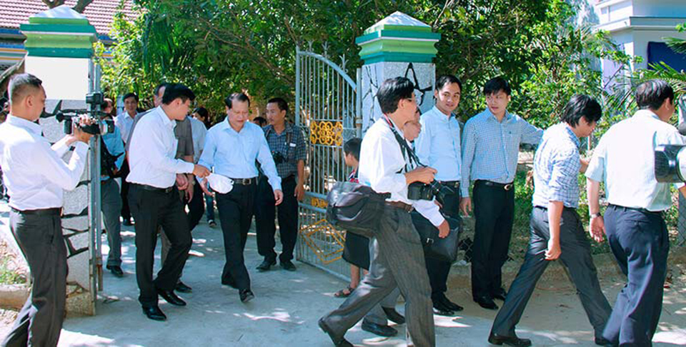 Phó Thủ Tướng ra về