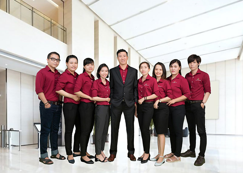 Lucia Thanh Thùy  trong buổi trao giải thưởng nhân viên xuất sắc tại công ty Lucia Thanh Thùy  trong buổi trao giải thưởng nhân viên xuất sắc tại công ty