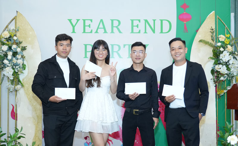 Elara Mỹ Linh được khen thưởng “Nhân viên có nhiều ý tưởng sáng tạo cho hoạt động Youtube Ads”